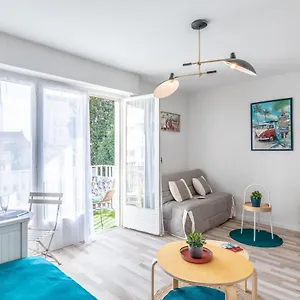 https://waikiki.biarritzhotels.info