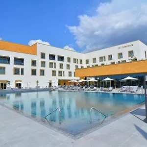 Mk Tirana 5*, Rinas Albánie