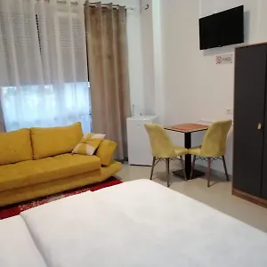 Isabel , Tirana Albánie